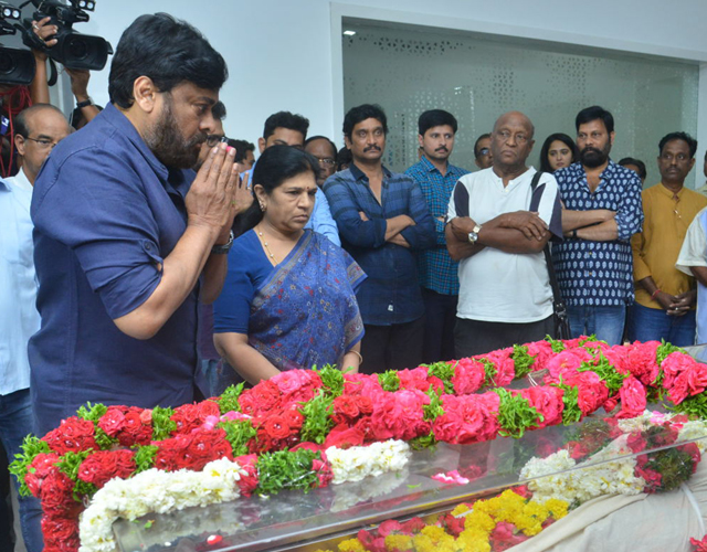 Chiranjeevi Pays Tribute to Kodi Ramakrishna